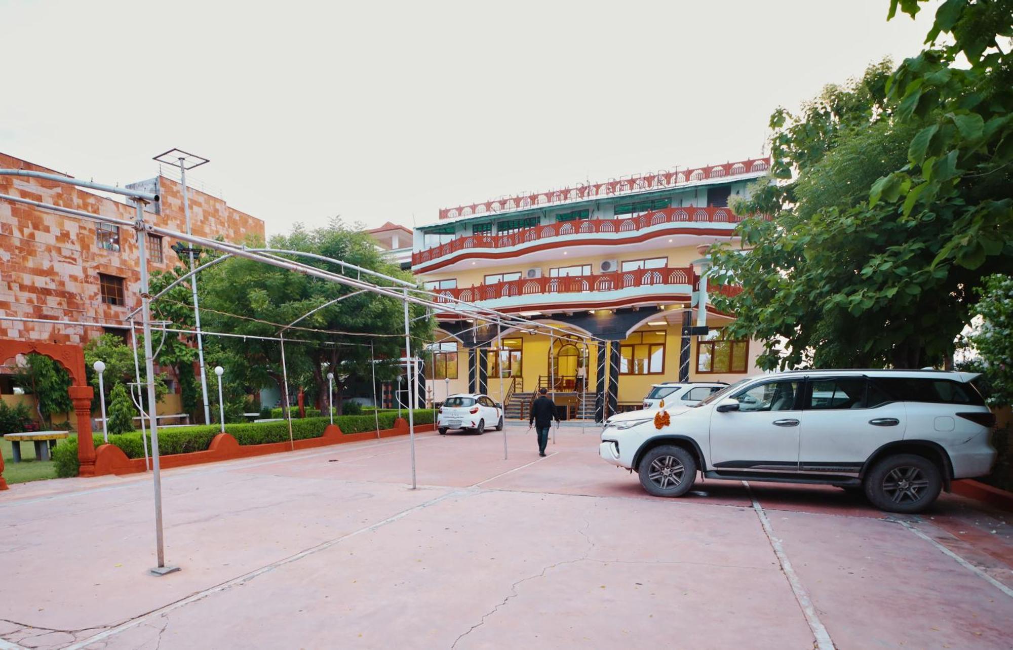 Kenth Hari Resort Dhaulpur By Shrigo Hotels Luaran gambar